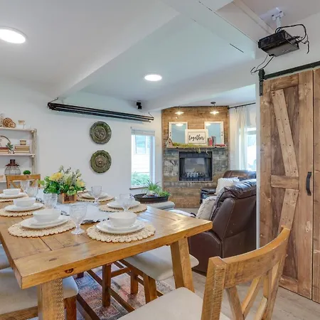 Farmhouse With Private Hot Tub Less Than 1 Mile To Birch Bay
